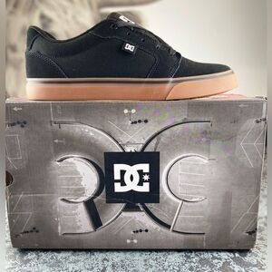 DC Anvil TX 320040-BGM Mens Black Canvas Skate Inspired Sneakers Shoes 9.5. New